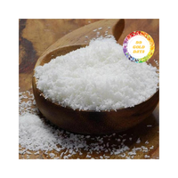 Kelapa parut putih murni yang telah dikeringkan, dicincang halus untuk digunakan dalam kue, kue kering, isian, saus, dan resep makanan instan.