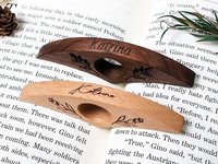 Supporto per Libri Ergonomico in Legno Massello Ecologico, Durevole, Lucidato e Lavabile, Tema Amore, AZ ENTERPRISES AZE-WB034