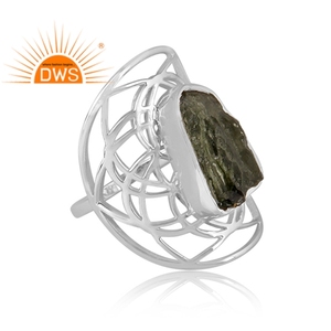Anillo de diseño de filigrana con diseño de piedras preciosas de moldavita natural en bruto de plata de ley fina superventas, fabricante de joyería personalizada - Product Image 2