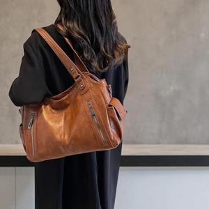 กระเป๋าถือหนังแท้ขนาดกะทัดรัดและน้ำหนักเบาจากผู้จำหน่ายอินเดียสำหรับของจำเป็นประจำวันจำนวนมาก - Product Image 2