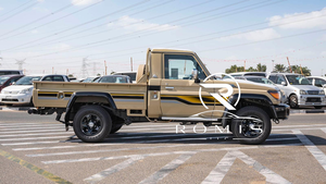 Land Cruiser LC79 Pickup 2022 4.2L 4x4 Diesel Cabina Singola 6 Posti Cerchi R18 Aria Condizionata Manuale Guida a Sinistra Sedili in Pelle Alluminio - Product Image 5