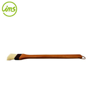 Brosse à badigeonner à long manche en bois pour sauce BBQ - Product Image 3
