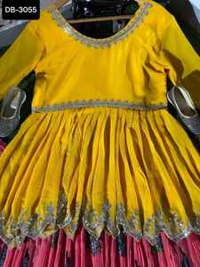 ชุดเลเฮนกาโชลีผ้าไหมชิโนนคุณภาพสูง ดีไซน์ใหม่ สำหรับงานแต่งงานและงานพิธีต่างๆ พร้อมลายปักแฟนซี - Product Image 5