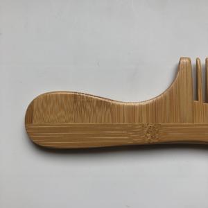 Peigne en bambou à dents larges bon marché avec poignée trouée - Product Image 3
