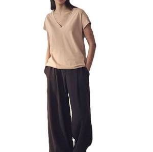 Dernier T-shirt femme tendance très vendu été décontracté OEM coton col V profond femme T-Shirts couleur neutre coupe décontractée - Product Image 1