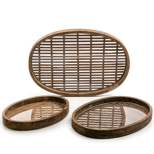 Elegante bandeja redonda tejida a mano de ratán con patrón moderno y elegante, perfecta para entretener la decoración del hogar y los regalos - Product Image 1