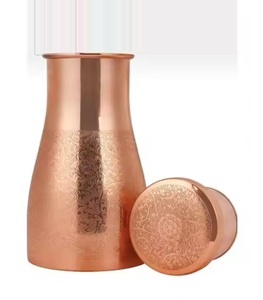 Botella de agua de cobre Ayurveda | Botella de bebida de metal duradera y elegante para yoga, Deportes | Disponible en suministros a granel - Product Image 1