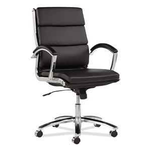 Alera ALENR4219 Silla ergonómica giratoria/inclinable con respaldo medio, serie Neratoli, en cuero negro con estructura cromada - Product Image 2