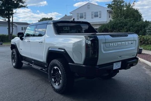 CAMIONETA ELÉCTRICA IMPECABLE 2023 G M C HUMMER EV DE 1000 CABALLOS DE FUERZA CON TRACCIÓN EN LAS CUATRO RUEDAS Y TECHO REMOVIBLE, LISTA PARA ENVIAR - Product Image 6