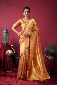 Sari traditionnel de luxe pour femmes en or avec tissage zari, vêtements de fête pour mariage indien - Product Image 2