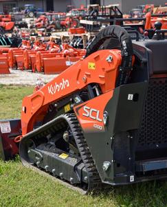 รถตักล้อยางขนาดเล็ก Kubota SCL1000 ปี 2025 กำลัง 18.5 กิโลวัตต์ เครื่องยนต์ดีเซล รถตักตีนตะขาบขนาดกะทัดรัด ยกได้ 1 ตัน สำหรับงานก่อสร้างและเกษตรกรรม - Product Image 5