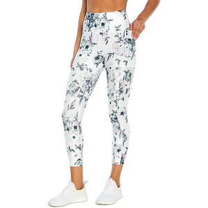 Leggings Deportivos de Mujer con Abertura Lateral, Pantalones de Yoga, Leggings de Compresión Negros Brillantes Personalizados para Entrenamiento - Product Image 3