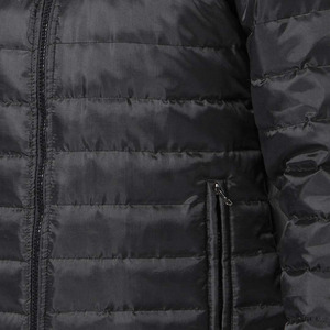 Veste matelassée à capuche noire pour femme, manches longues, manteau d'hiver, rembourrage en polyester, fermeture éclair, couleur unie, coupe classique - Product Image 6