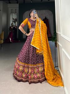 Lehenga choli & dupatta กับ bandhej และ patola พิมพ์ฟอยล์ทำงานตามเทศกาลพิเศษ - Product Image 5