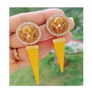 Pendientes colgantes geométricos de acero inoxidable de lujo chapados en oro con acentos de CZ Declaración de moda Moda para fiestas - Product Image 1