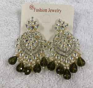 ต่างหูใส่ได้ทุกวันอย่างมีสไตล์สำหรับผู้หญิงยกระดับลุคออฟฟิศและลุคลำลองของคุณด้วยสินค้าแฟชั่นอินเดียเหล่านี้ - Product Image 6