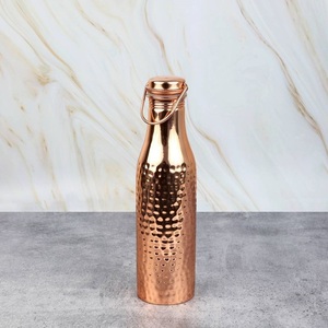 Botella de Agua de Cobre, Elegante, Hecha a Mano, Diseño Único, Botella de Agua de Cobre de Alta Calidad para Uso en el Hogar y Viajes - Product Image 3