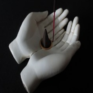 ที่วางธูปมือเปิดสีขาว - Product Image 1