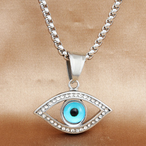 yunnique Collier œil en acier inoxydable pour femme, pendentif multi-diamants en acier titane, style punk rétro unique et tendance - Product Image 1