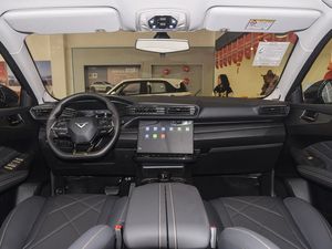 Vente chaude 2025 – Voiture diesel 1.5T, boîte automatique, conduite à gauche, sièges en cuir, jantes R18, prix bas, stock Chine - Product Image 6