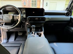 Tesla First Edition 2024 pour Toyota Land Cruiser Certifié Propre et en Bon État d'Occasion RHD/LHD Automatique AWD Moteur Turbo Hybride - Product Image 4