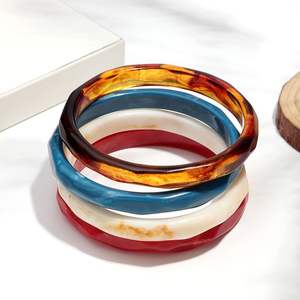 Bracelets en résine faits main pour femmes, finition haute brillance, ajustement confortable, bijoux tendance, imperméables, couleurs personnalisées pour les femmes modernes - Product Image 3