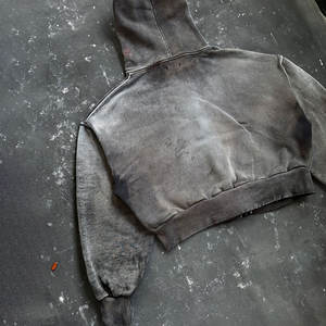 เสื้อฮู้ดดี้ผ้าฝ้ายหนาสไตล์วินเทจฟอกสีแบบดิสเทรส ฮুইลี่ ไฮสตรีท สำหรับผู้ชาย แบบซิป ทรงโอเวอร์ไซส์ สไตล์สแปลชซันเฟด  รับสั่งทำ - Product Image 4