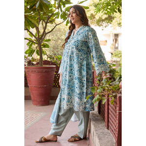 Conjunto de traje de 3 piezas para mujer con bordado y estampado, y dupatta con estampado en relieve DN-62033 - Product Image 4
