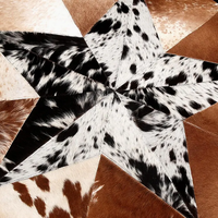 Tapis faits à la main en cuir de vache avec de vrais poils de peau de vache sur un tapis de travail en cuir pour les peaux de cuir brut de salon