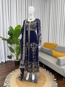 Robe longue Anarkali de style indien traditionnel en georgette avec dentelle, avec dupatta de créateur et manches longues pour femmes - Product Image 6