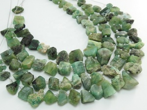 Tranche brute naturelle vert émeraude 8 pouces 10-15 mm de longueur environ, puce non taillée, nuage de pierres, plaque PMEGEMSBEADS, certifié par un tiers - Product Image 3