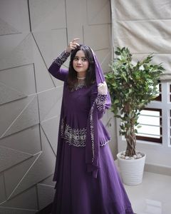 Robe tunique Kurti en coton ethnique indienne faite à la main avec travail à la main grande taille Salwar Kurtis en soie pour femmes tarif de gros - Product Image 2