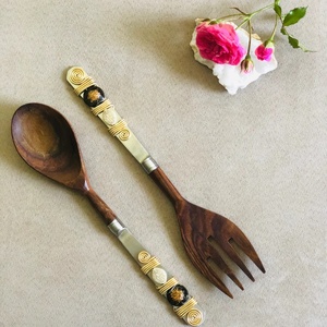 Juego de servidor de ensalada de madera y acero de lujo con alambre y cuentas Herramientas de ensalada de precio razonable - Product Image 4