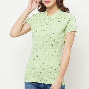 Polo de textura suave con costuras finas y aspecto clásico Polo ligero con tela elástica para un uso cómodo - Product Image 3