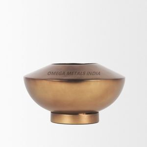 Customized Metal <b>Vases</b> Set in Antique Gold Color With Textured <b>Cylinder</b> Shape and Artistic Design Perfect for Elegant Displays - Product Image 3