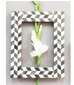 Cadre photo moderne en bois et en résine le plus populaire pour la décoration murale de la maison, de l'hôtel et de la chambre à coucher ou le dessus de la table. - Product Image 3