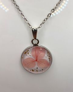 Handmade Epoxy Resin Dry <b>Flower</b> Pendant Necklace Round <b>Pressed</b> <b>Flower</b> Necklace Stainless Steel Jewelry - Product Image 1
