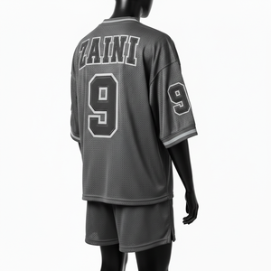 Conjunto Deportivo Corto de Malla de Poliéster Suave de 180 GSM para Mujer, Color Gris Oscuro, con Logotipo Personalizado Serigrafiado - Product Image 5