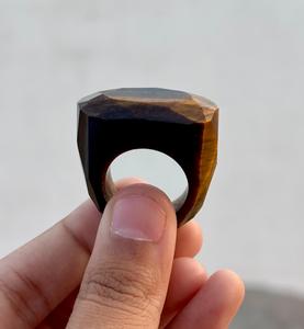 Bague de déclaration de pierres précieuses naturelles en œil de tigre Bague de pierres précieuses à facettes de conception unique pour les femmes ou les hommes Cadeau spécial pour elle - Product Image 3