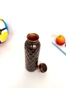 Bouteille d'eau en cuivre pur de qualité supérieure pour la salle de sport à domicile et l'extérieur avec une finition élégante - Product Image 4