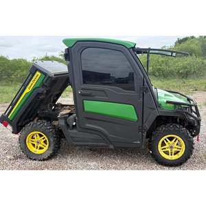 Acquista il veicolo utilitario John Deeree XUV835R per lavori agricoli e di campo, con una costruzione durevole perfetta per ter - Product Image 2