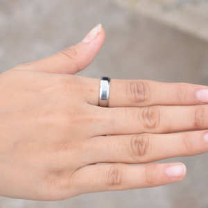 Última moda titanio pulido banda plana Metal compromiso y anillos de boda joyería de moda de las mujeres para regalos y fiestas - Product Image 6