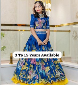 Ensemble Lahenga Choli pour enfants, style indien et pakistanais, broderie lourde, impression positionnée, entièrement cousu, tissu en soie, de SIE - Product Image 3