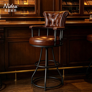 Sgabello da Bar Girevole in Pelle Vintage <span class=keywords><strong>con</strong></span> Struttura in Metallo Industriale, Sedia da Bancone <span class=keywords><strong>con</strong></span> Schienale Trapuntato a Bottoni, Sgabello Retrò per <span class=keywords><strong>Isola</strong></span> Cucina - Product Image 3