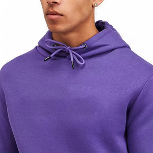 Conjunto deportivo moderno y cómodo para hombre, ideal para uso diario. Conjunto deportivo para hombre de uso diario relajado que ofrece un ajuste fácil. Conjunto deportivo para hombre. - Product Image 3