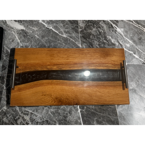 Bordo di salumi di quercia in resina epossidica nera elegante Design fluviale per l'arredamento della casa - Product Image 4