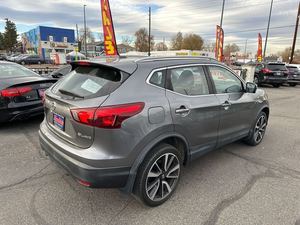 Nissan Rogue Sport SL AWD 2017 d'occasion, diesel, 4x4, boîte automatique, sièges en cuir, caméra de recul, pneus R16/R20, côté gauche foncé - Product Image 3