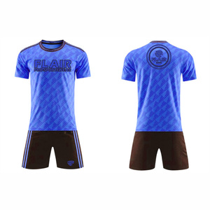 Ensembles d'uniformes de maillots de football confortables et respirants de meilleure qualité au design personnalisé Service OEM pour les jeunes joueurs de sexe masculin Coupe automatisée - Product Image 2