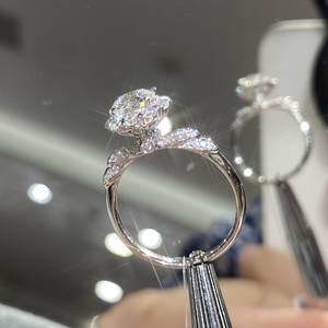 花束形ラウンドカットIgi認定ラボ成長ダイヤモンドリング女性1カラット婚約ダイヤモンド結婚指輪 - Product Image 4