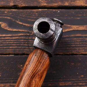 Hacha de Acero de Damasco Hecha a Mano Personalizada, Hacha Tomahawk Forjada de Alta Calidad con Mango de Madera de Palisandro Grabado a Mano - Product Image 4